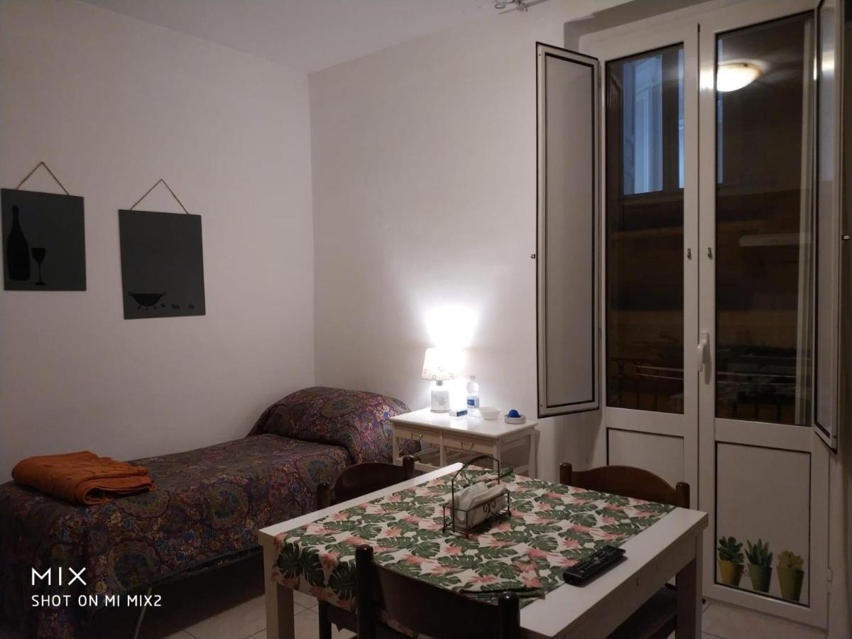 Camere Simili A Ostello Solo Per Uomini - Hostel-Like Rooms Only For Man Tarent Zewnętrze zdjęcie