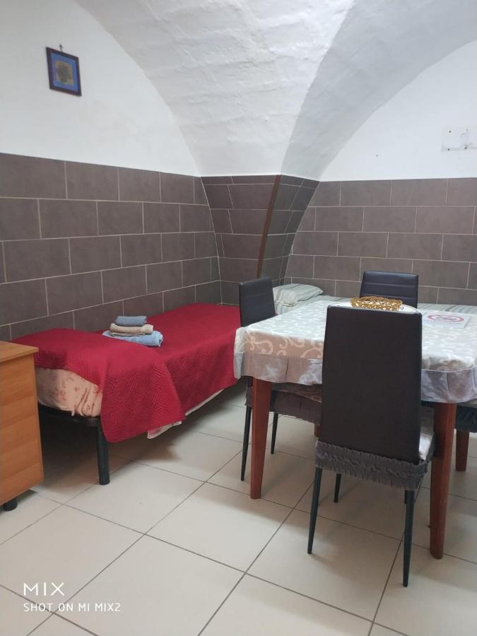 Camere Simili A Ostello Solo Per Uomini - Hostel-Like Rooms Only For Man Tarent Zewnętrze zdjęcie